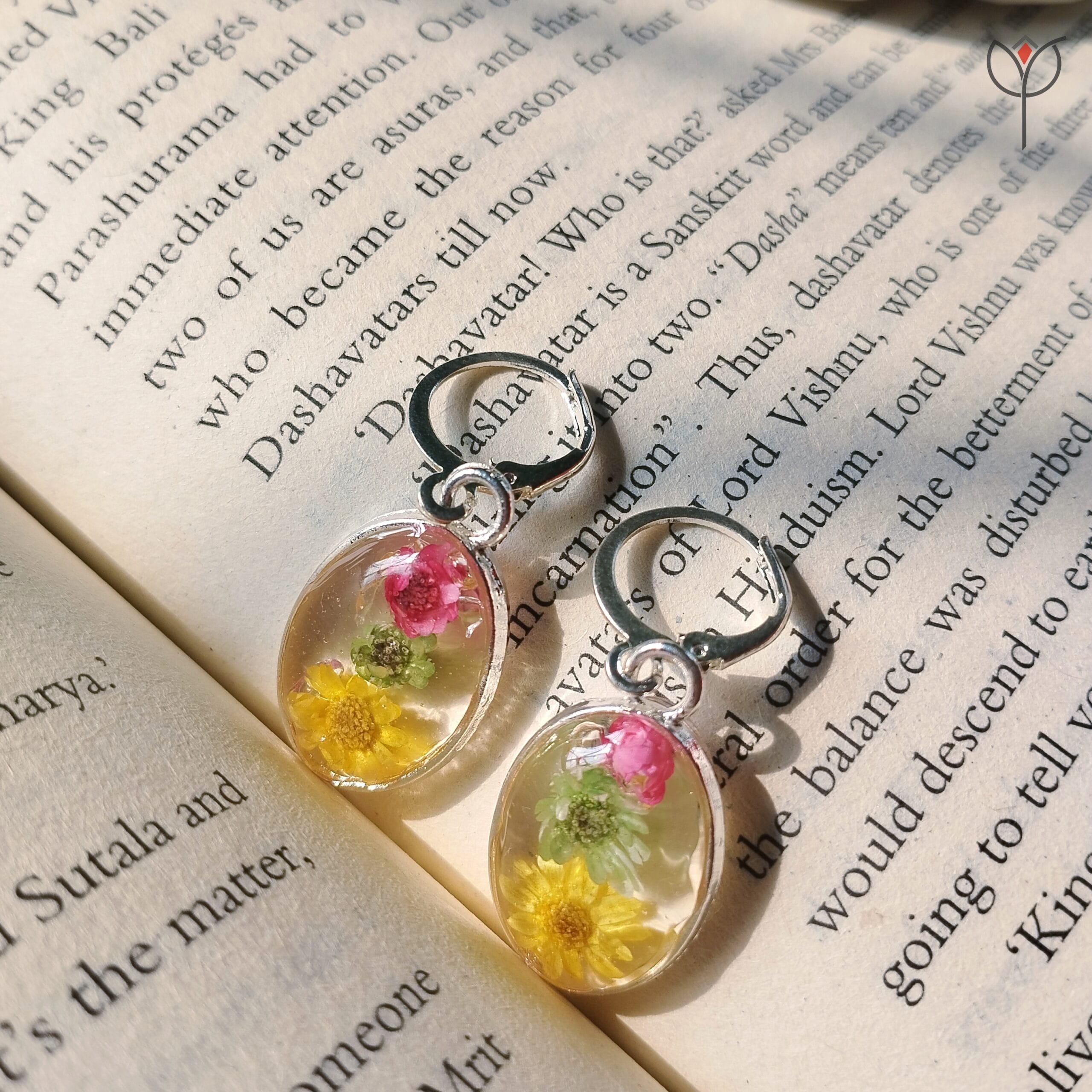 medley-bloom-earrings-close-up Close-up of Medley Bloom Earrings showing colourful preserved flower details in resin