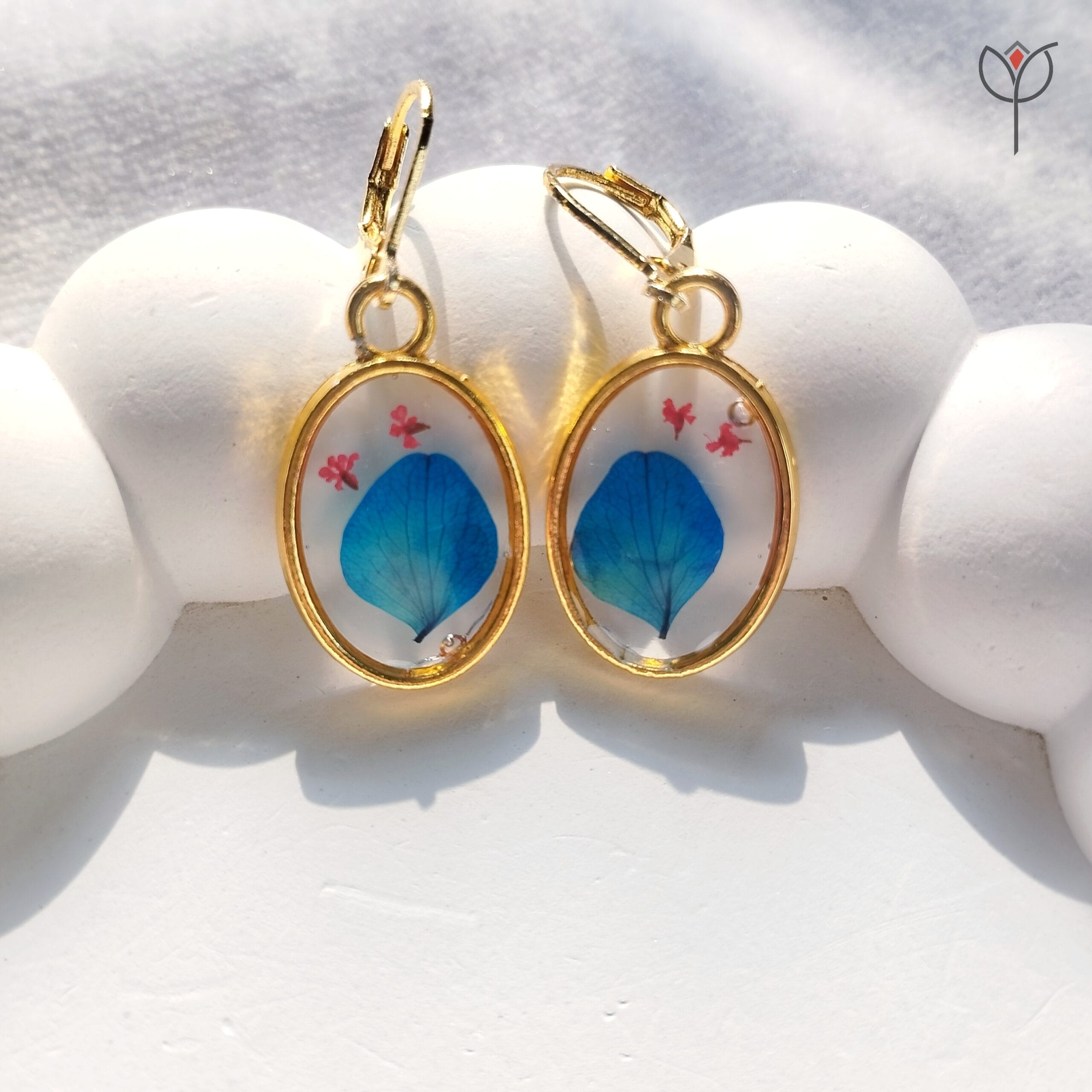 ocean-calm-drops-earrings-hanging-look