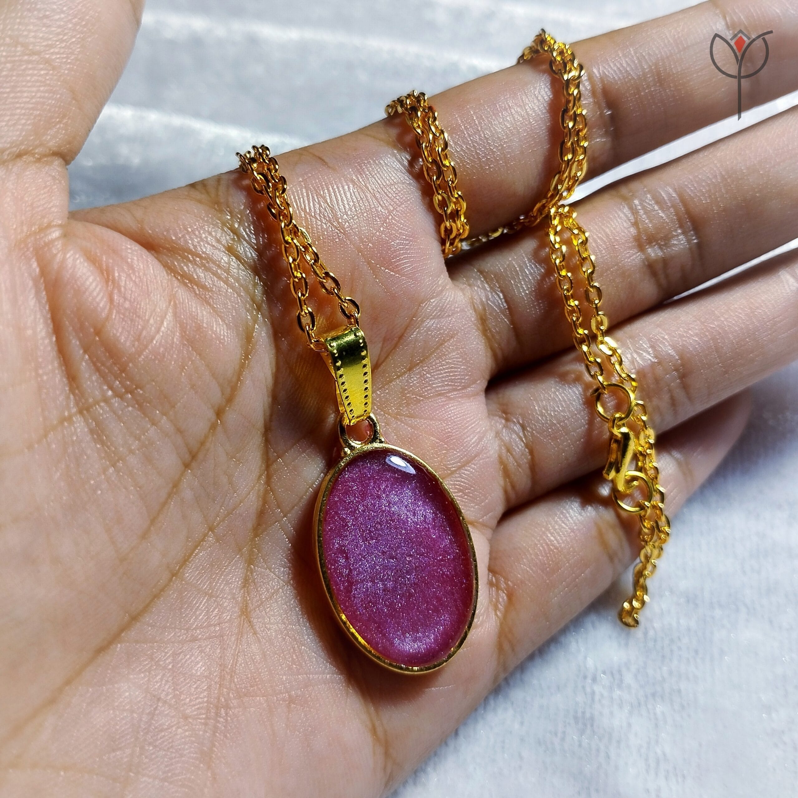 rose-gleam-pendant-on-hand Rose Gleam Pendant worn in hand
