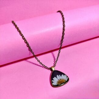 Wild White Pendant with real white daisy font view