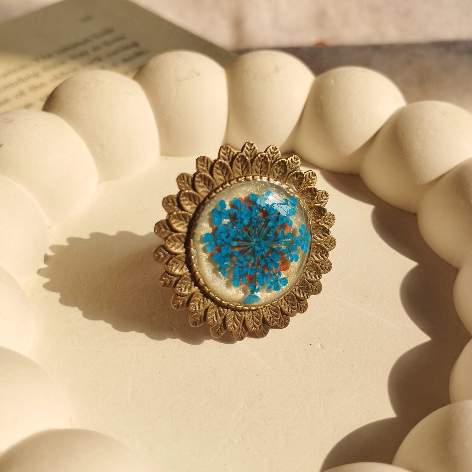 antique-blue-lace-ring-queen-annes-lace Vintage-style Antique Blue Lace finger ring with real dried flower
