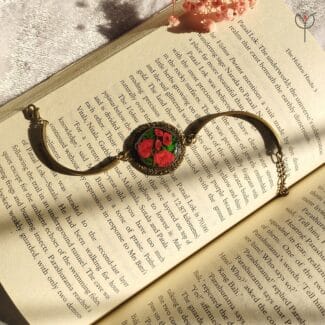 Antique rose frame bracelet with preserved real flowers