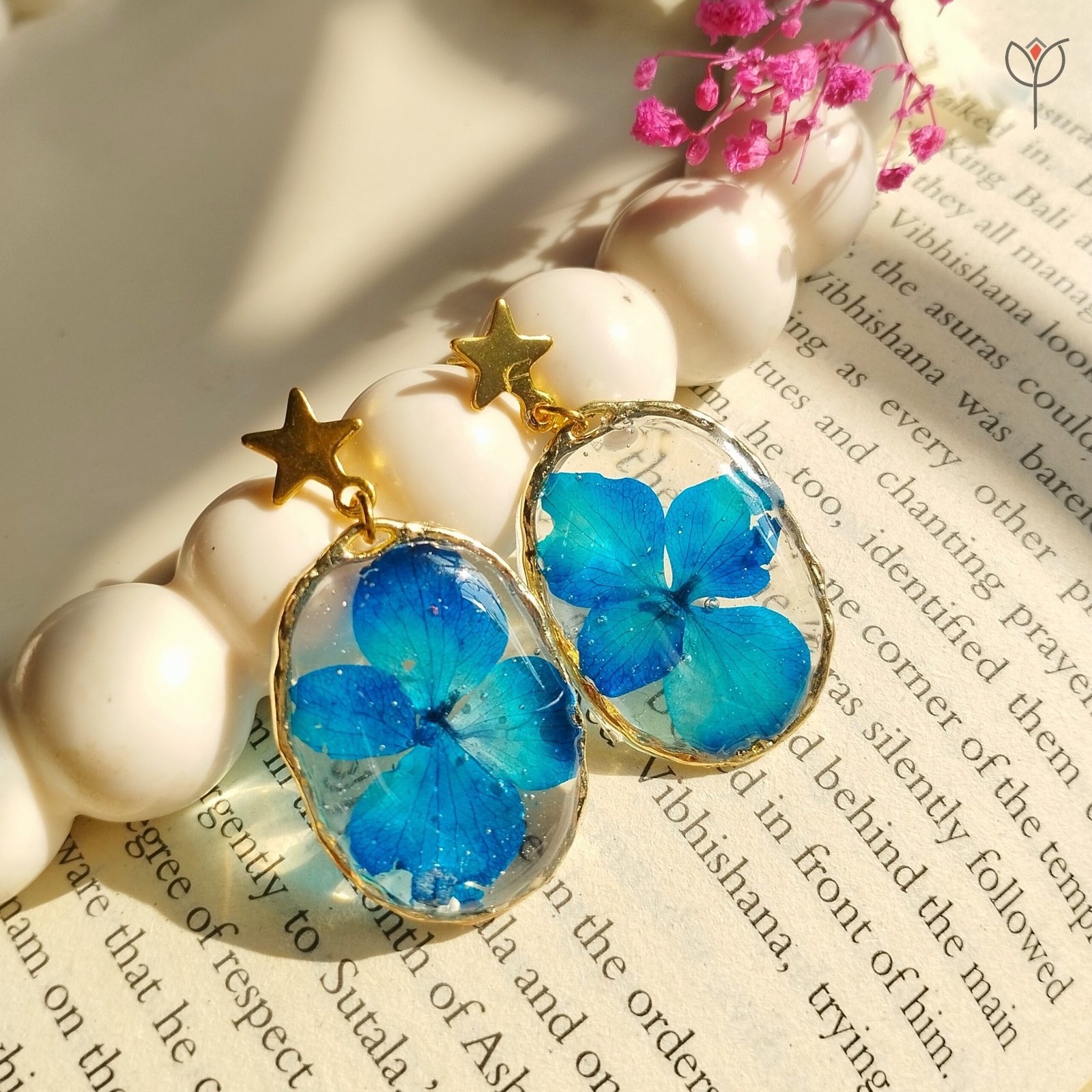 blue-resin-drop-earrings-hydrangea-flower Handmade blue resin drop earrings featuring hydrange
