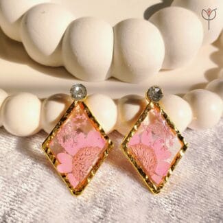 Blush Lace Daisy Earrings with preserved daisy and Queen Anne’s lace