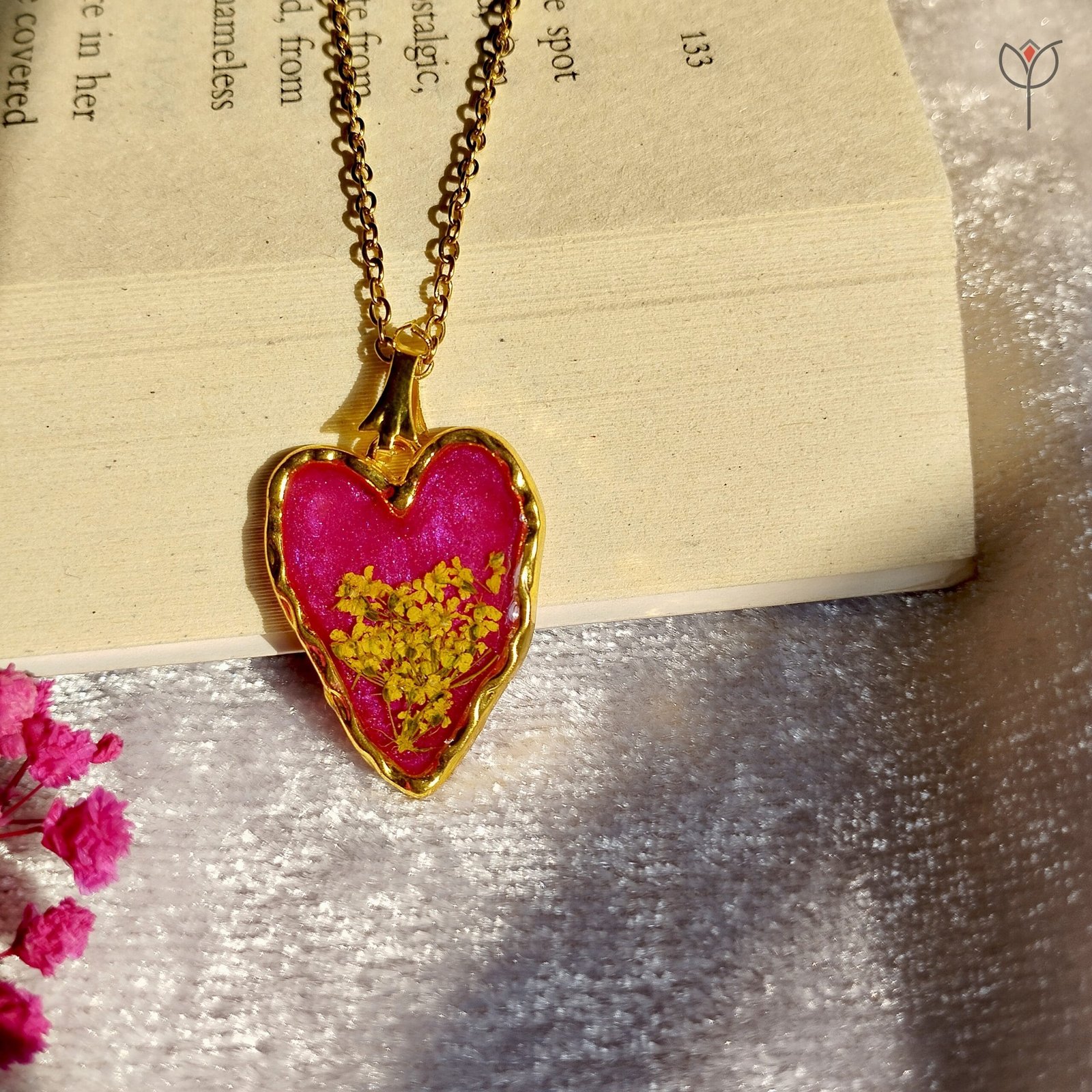 blush-promise-heart-pendant-real-babys-breath Heart-shaped Blush Promise Pendant