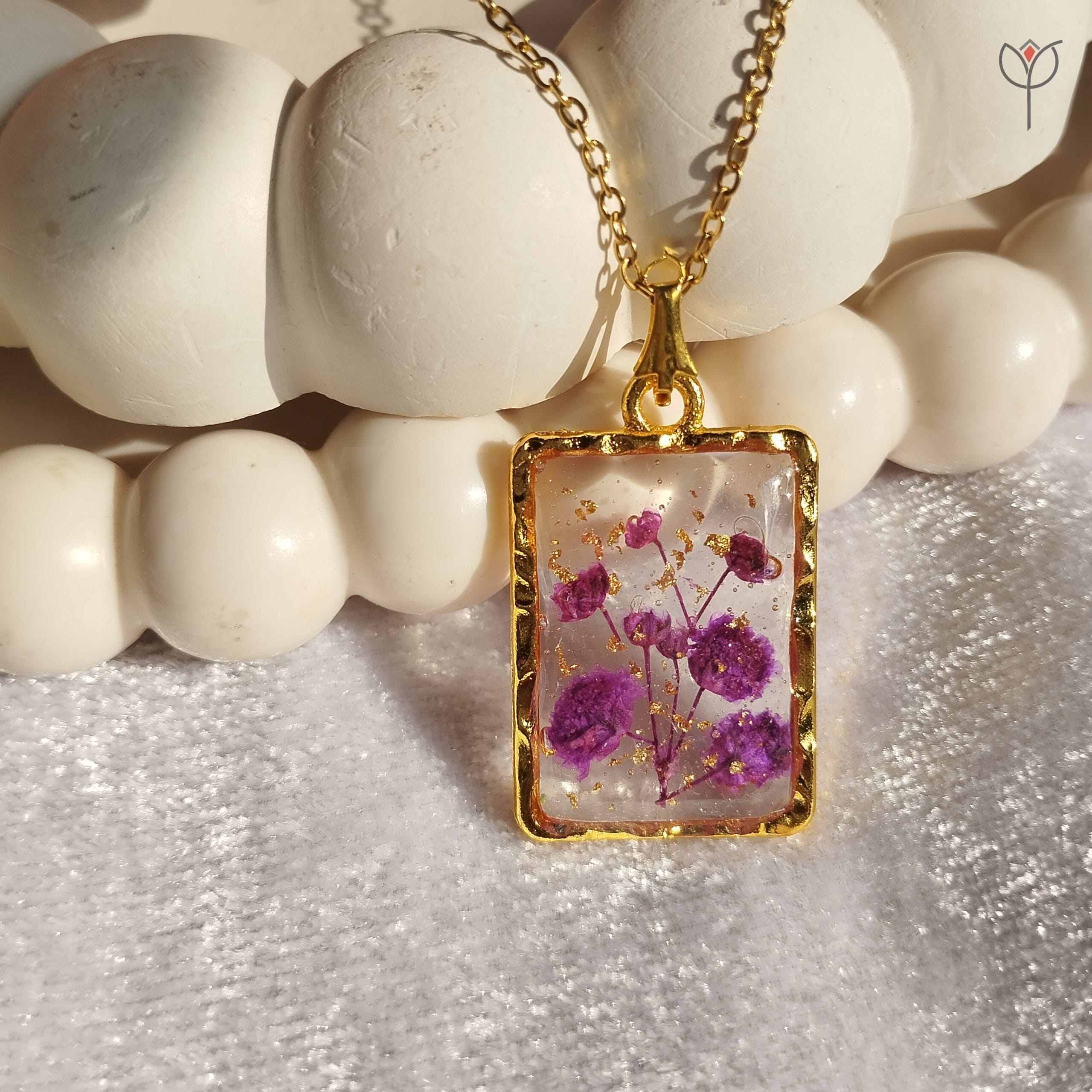 breath-frame-pendant-babys-breath-resin Breath Frame Pendant with pink baby’s breath flowers