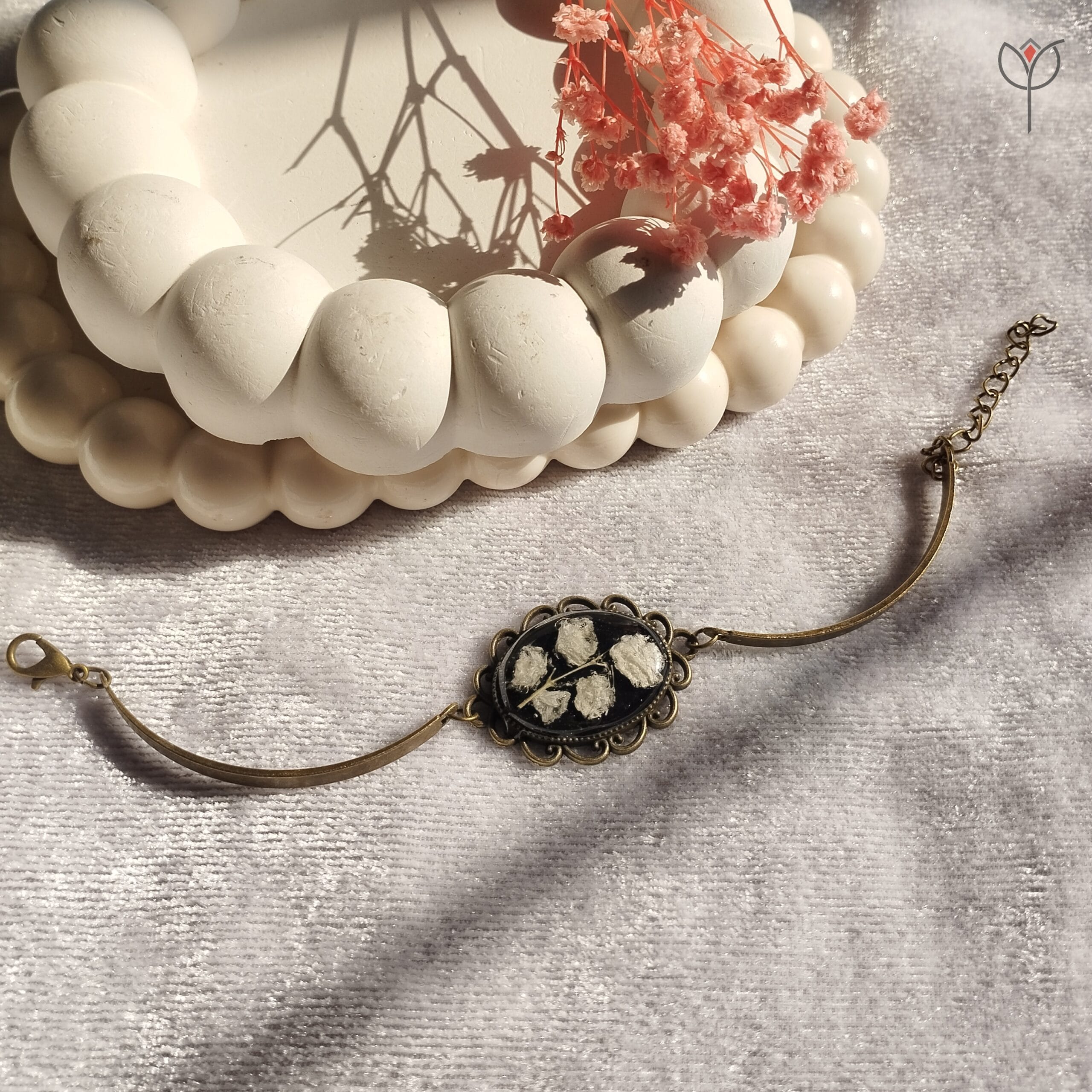 forever-breath-bracelet-babys-breath-resin-jewellery Forever Breath Bracelet made with real baby’s breath