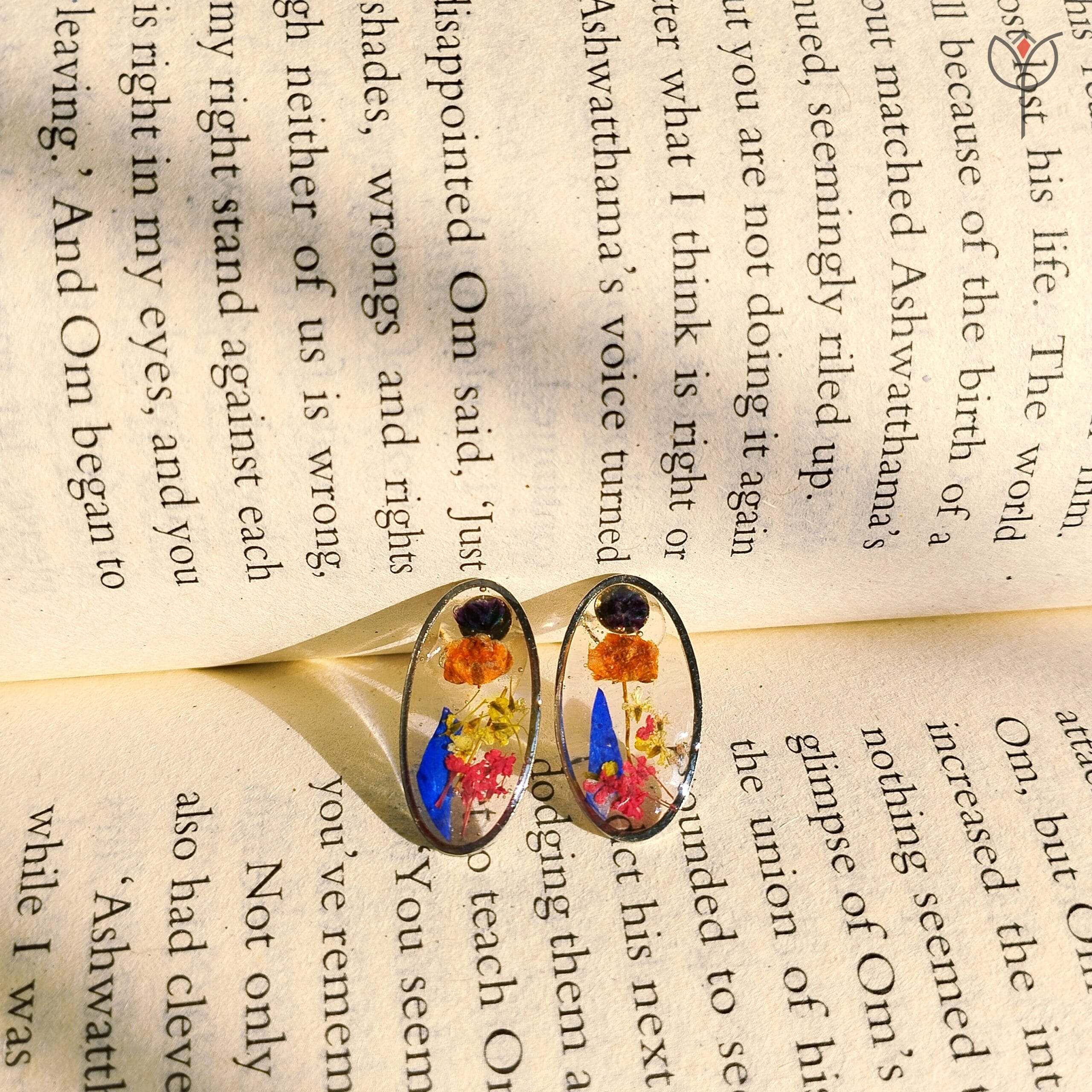 Garden Whisper Earrings with real preserved flowers front look
