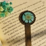 Handmade resin daisy scale bookmark