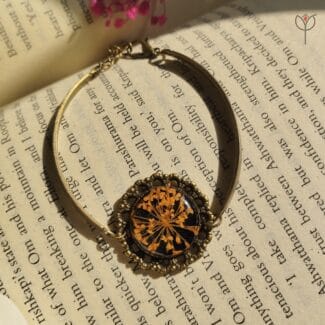 Botanical Dawnlace Resin Bracelet in Antique-style