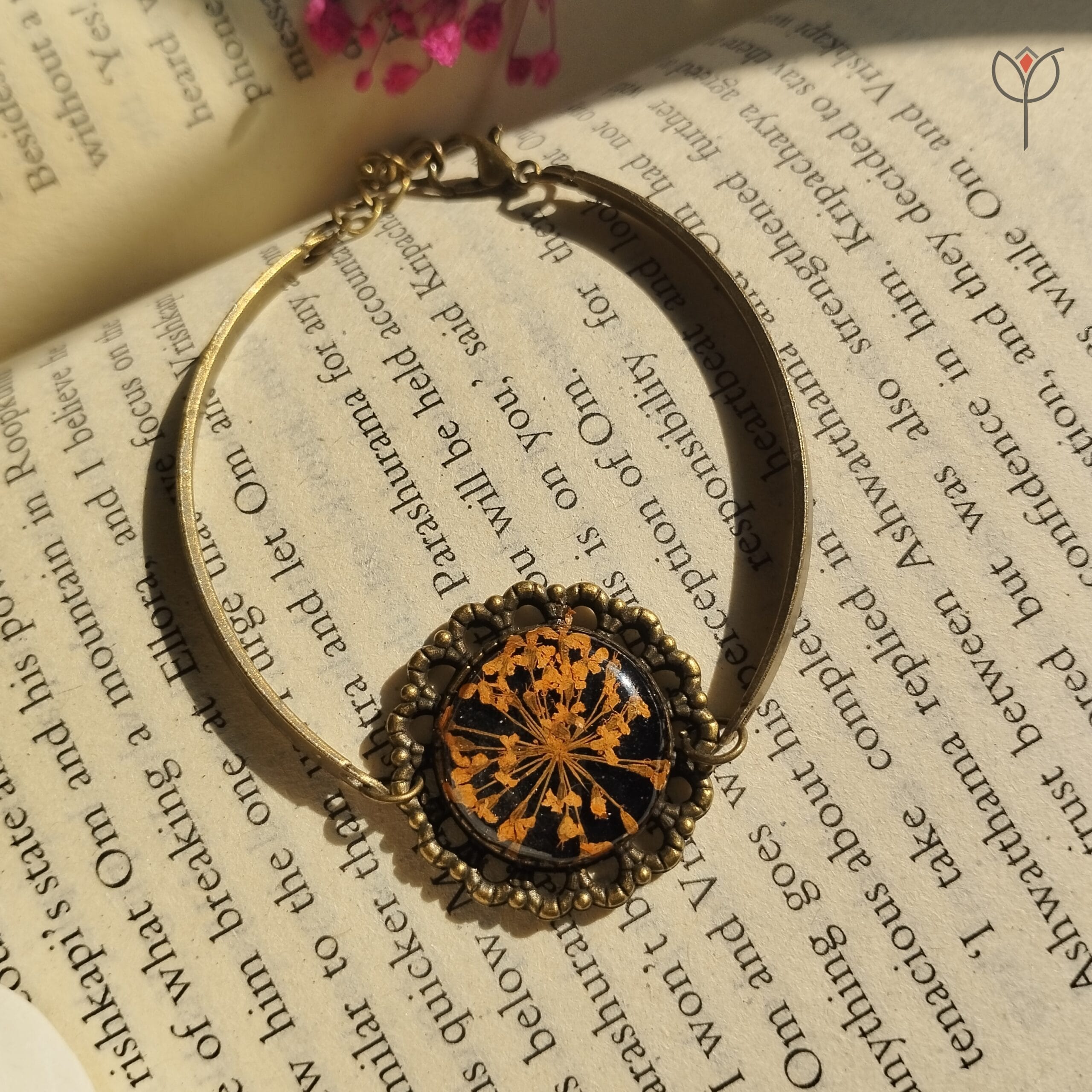 handmade-dawnlace-resin-bracelet-real-flower Botanical Dawnlace Resin Bracelet in Antique-style