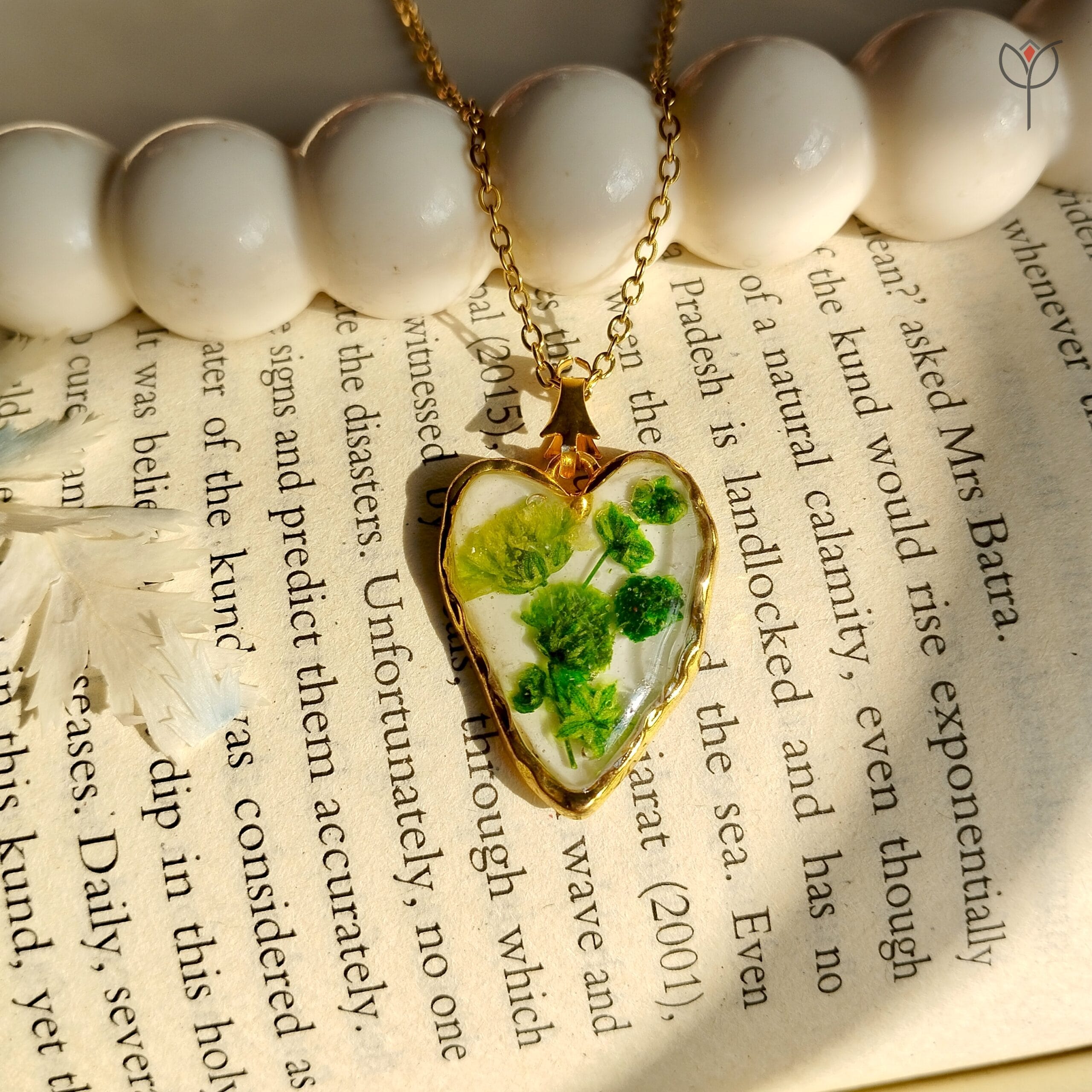 leaf-heart-pendant-green-babys-breath Leaf Heart Pendant made with real green baby’s breath