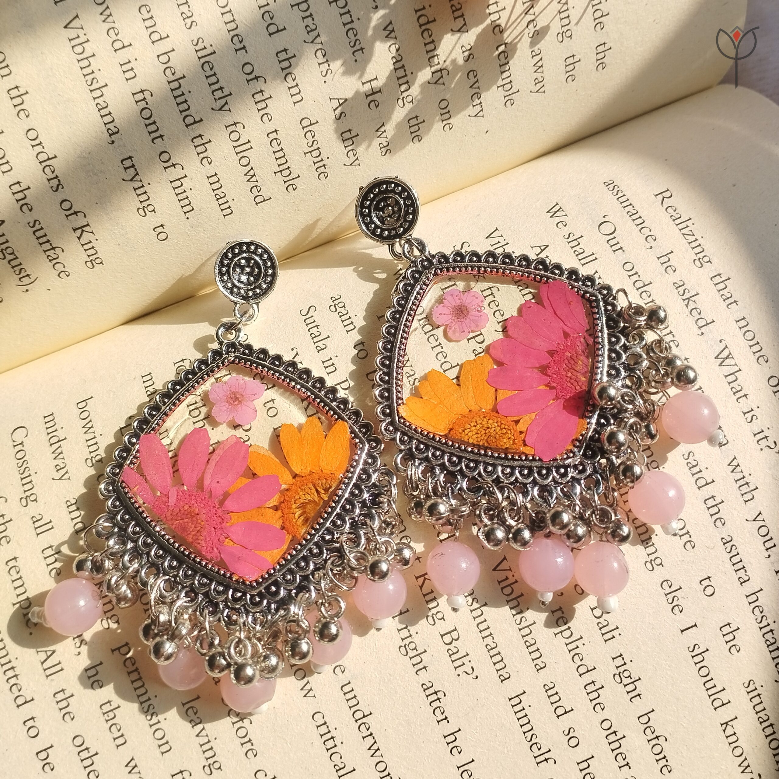 Meadow in Silver jhumka made with real daisy and dried plum flowers