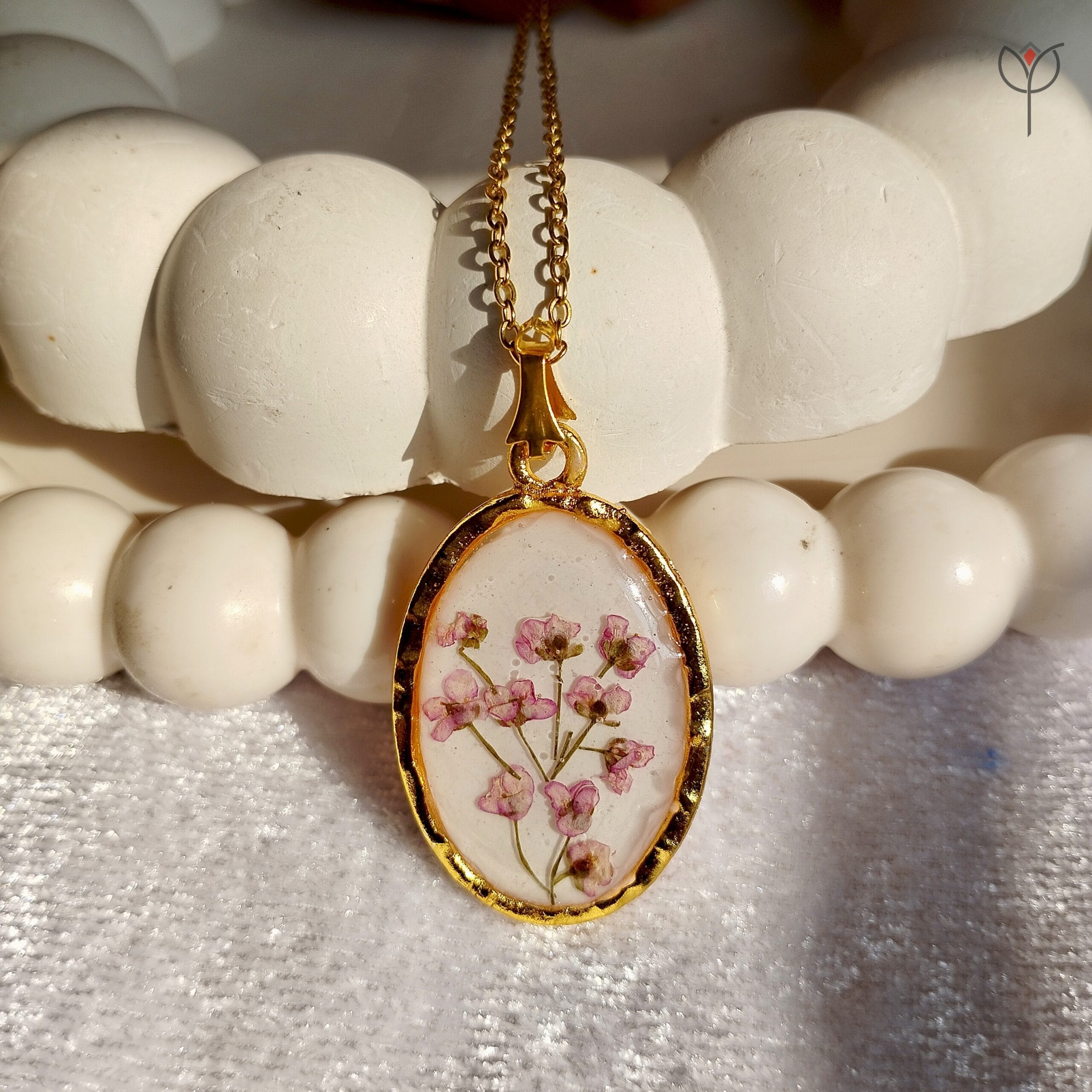 meadow-whisper-wild-flower-resin-pendant-front Front view of Meadow Whisper wild flower resin pendant