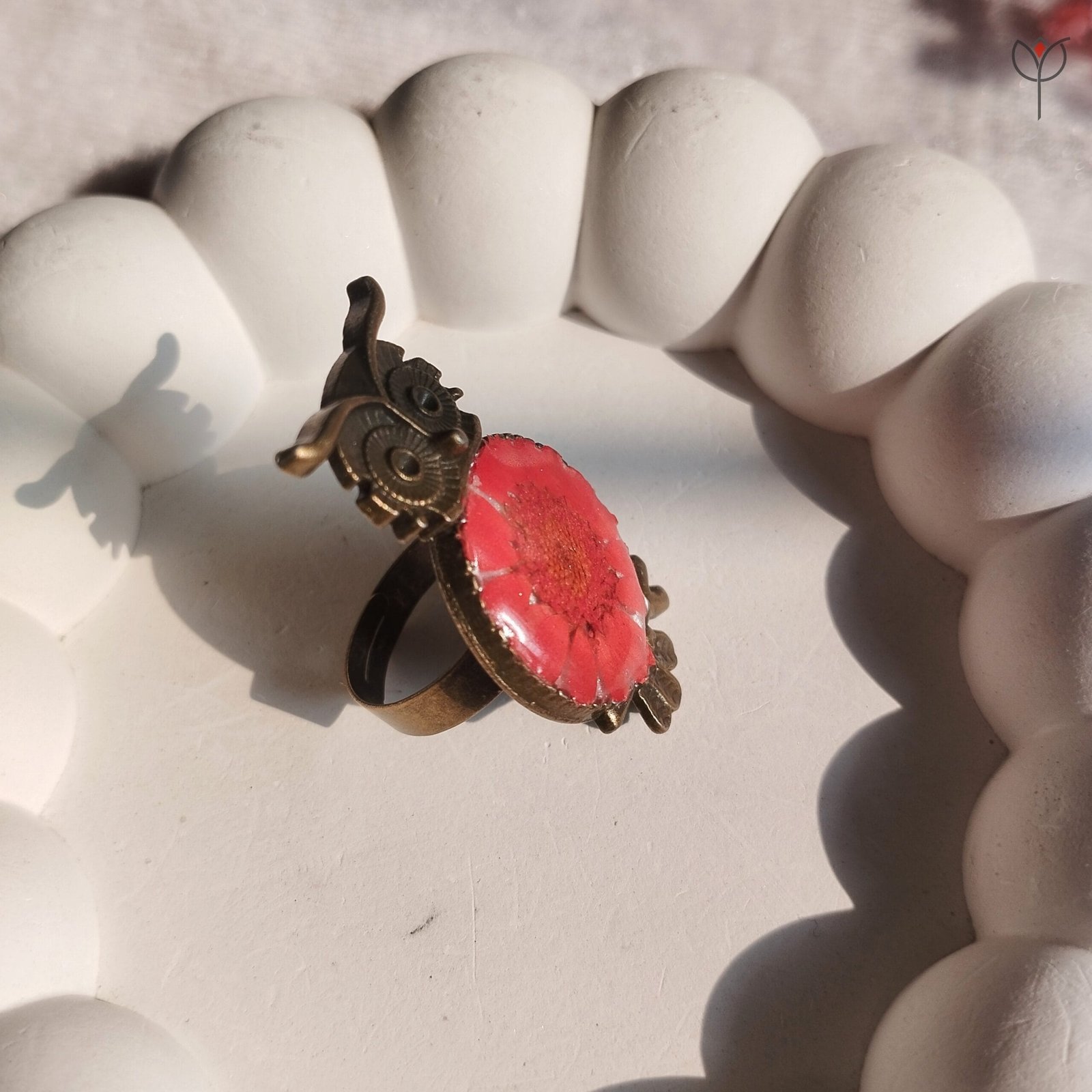 owl-of-bloom-daisy-resin-ring-handcrafted Antique owl finger ring with real daisy