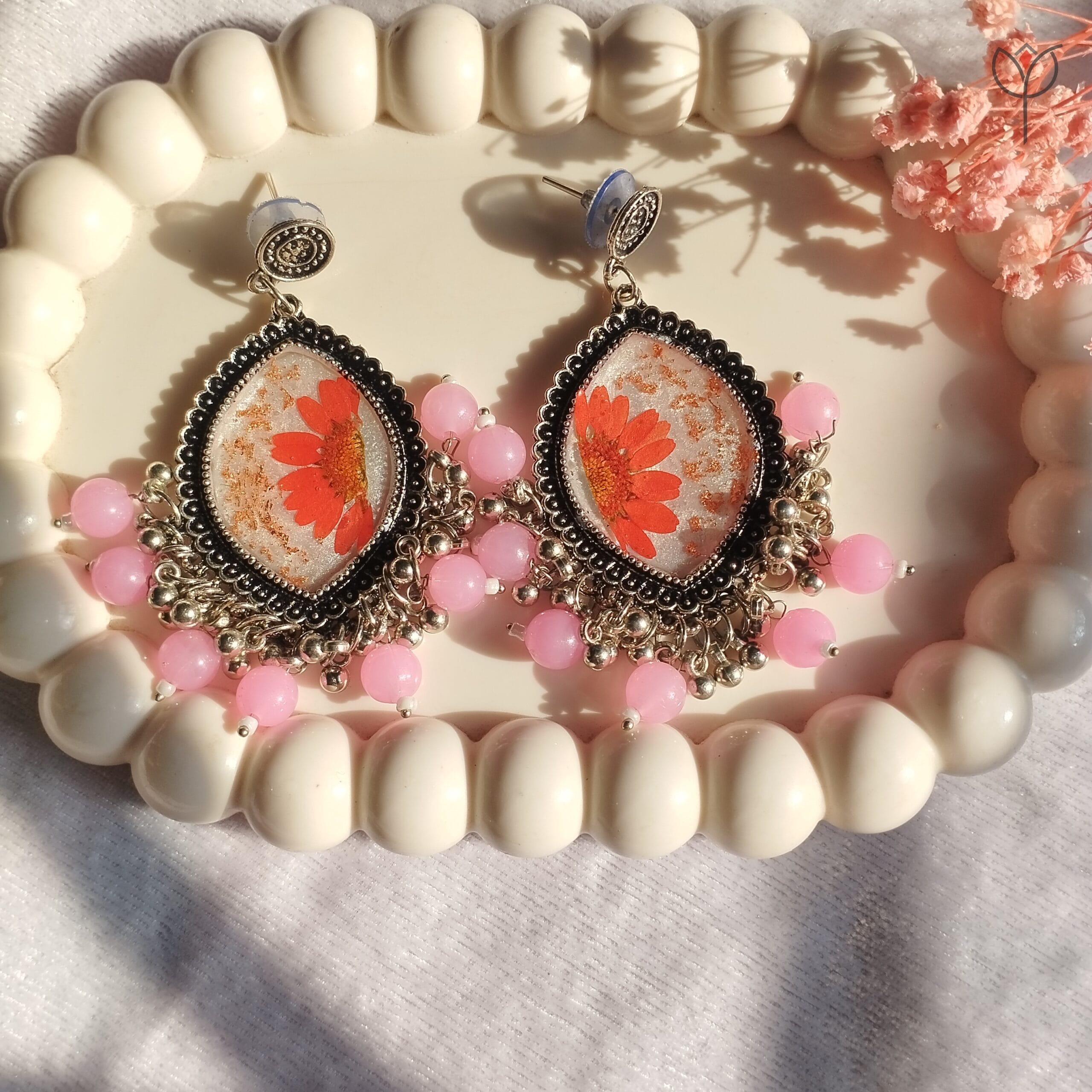 pringveil-oxidised-jhumka-real-daisy-resin Oxidised Springveil jhumka with daisy resin