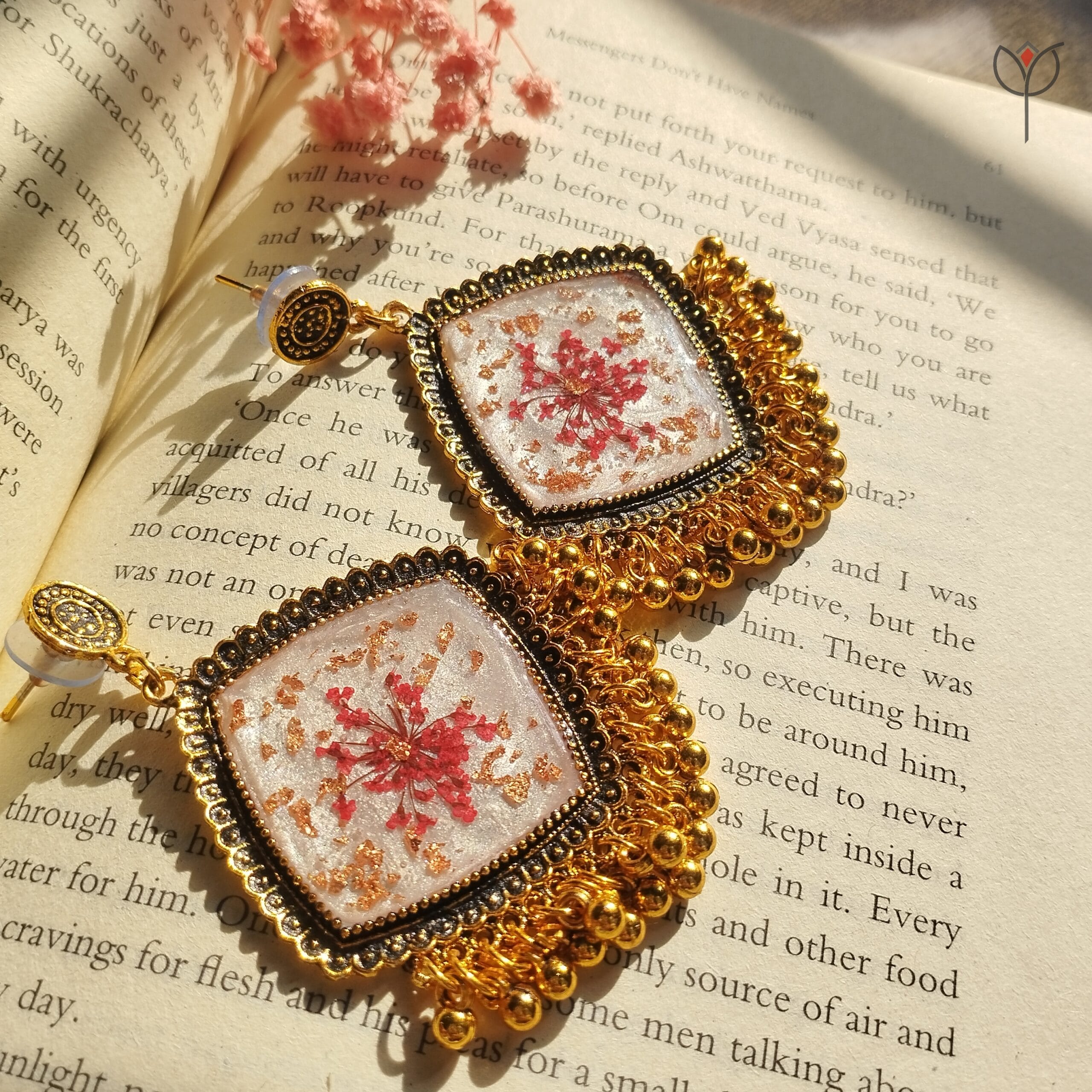 queen-annes-lace-real-flower-resin-jhumka Real flower Queen Anne’s Lace preserved in resin jhumka
