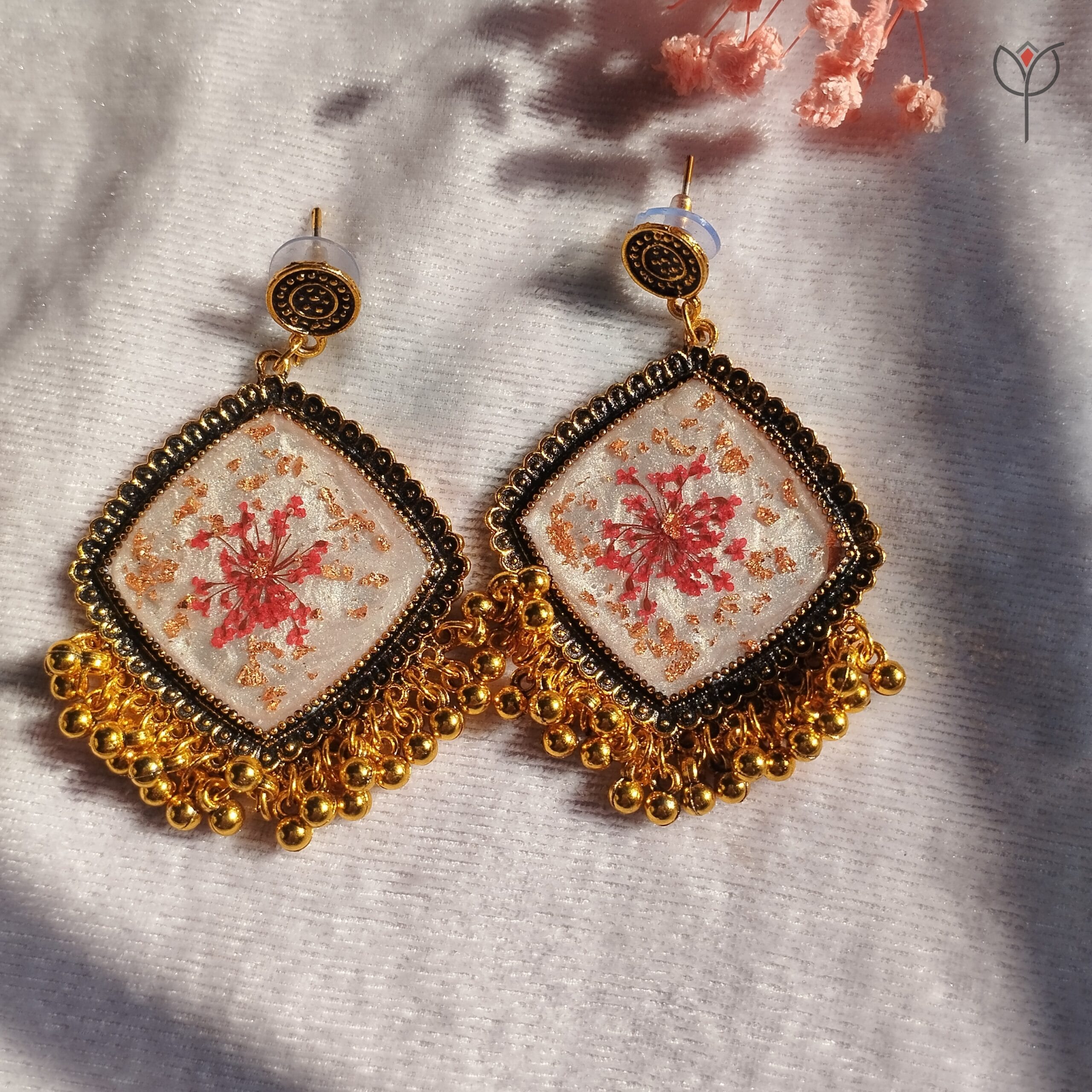 queen-annes-lace-resin-jhumka-handcrafted-jewellery Queen Anne’s resin jhumka with antique gold oxidised base