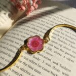 Aster flower jewellery set in an antique golden frame
