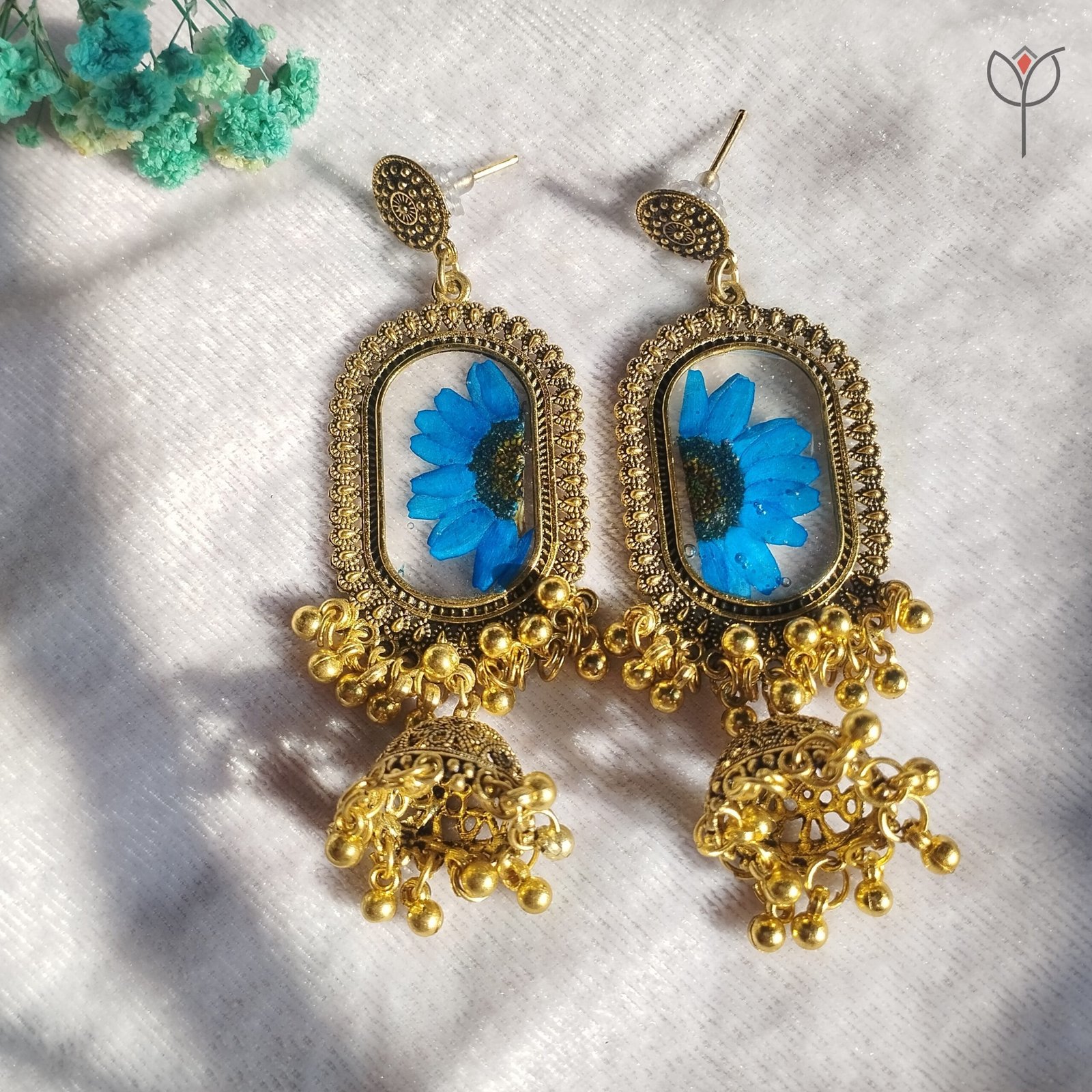 real-daisy-resin-jhumka-bluebell Blue daisy preserved in clear resin jhumka