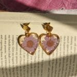 Floral Soft Love resin earrings with real daisy in gold heart frame
