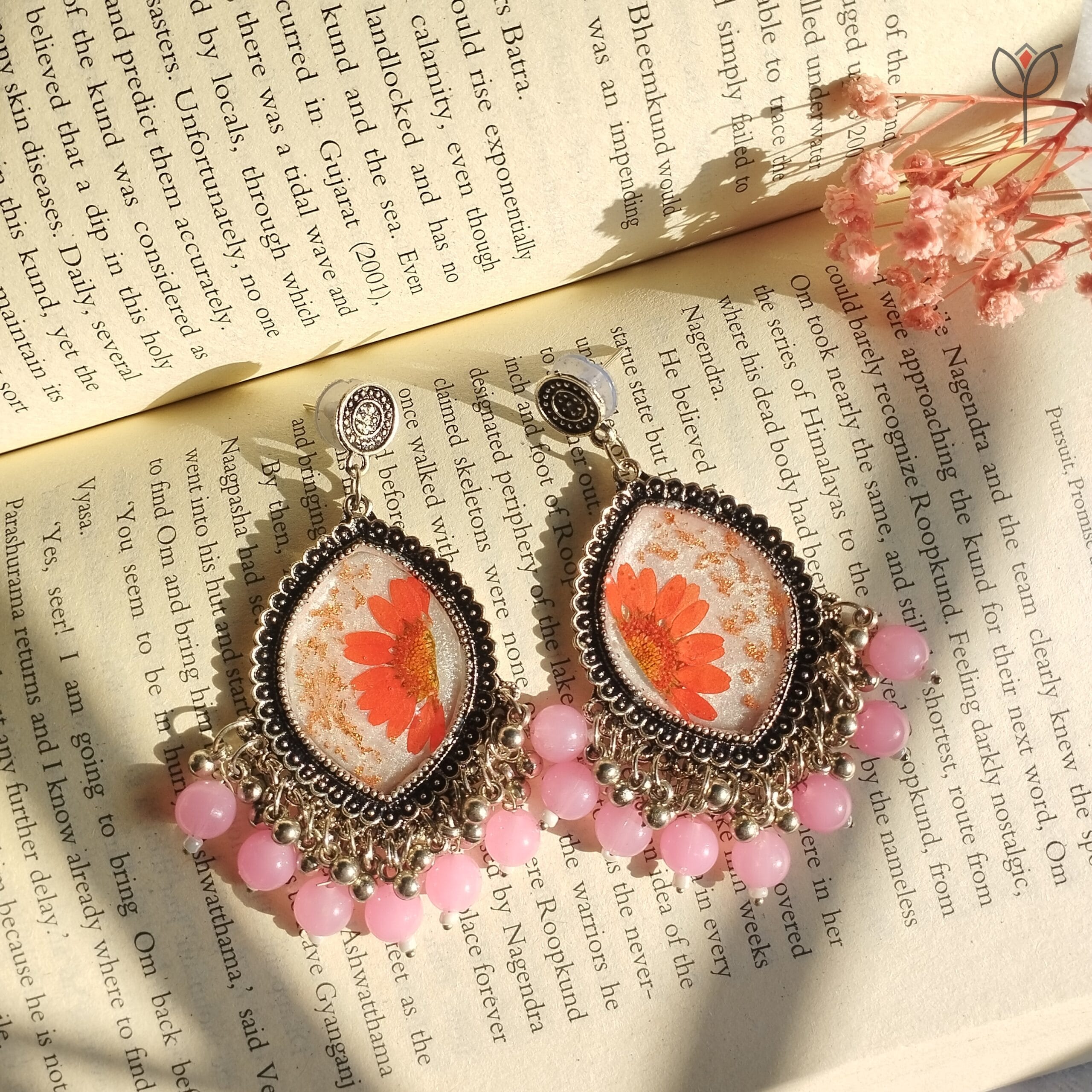 springveil-oxidised-jhumka-daisy-resin-earrings Springveil oxidised jhumka with real daisy