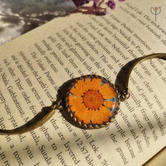 Close-up of Sunrest Daisy resin bracelet