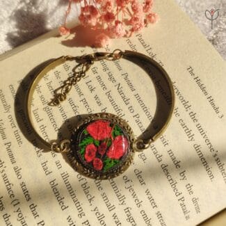 Vintage style bracelet featuring framed