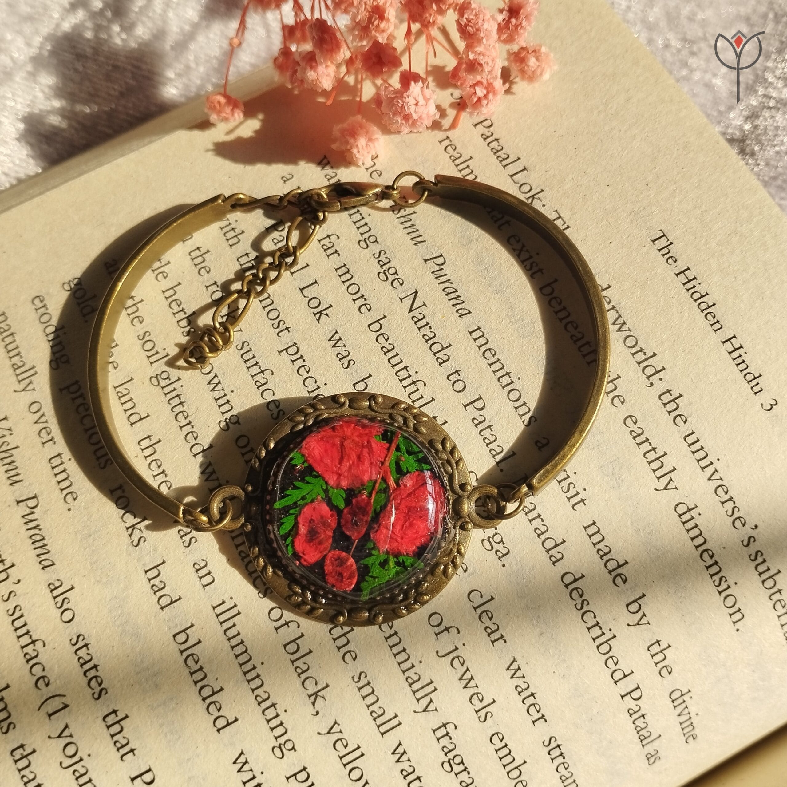 vintage-rose-frame-botanical-bracelet Vintage style bracelet featuring framed