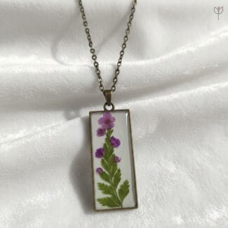 Botanist’s Secret Pendant with preserved real flowers