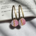 Antique resin hair clips with lace flowers