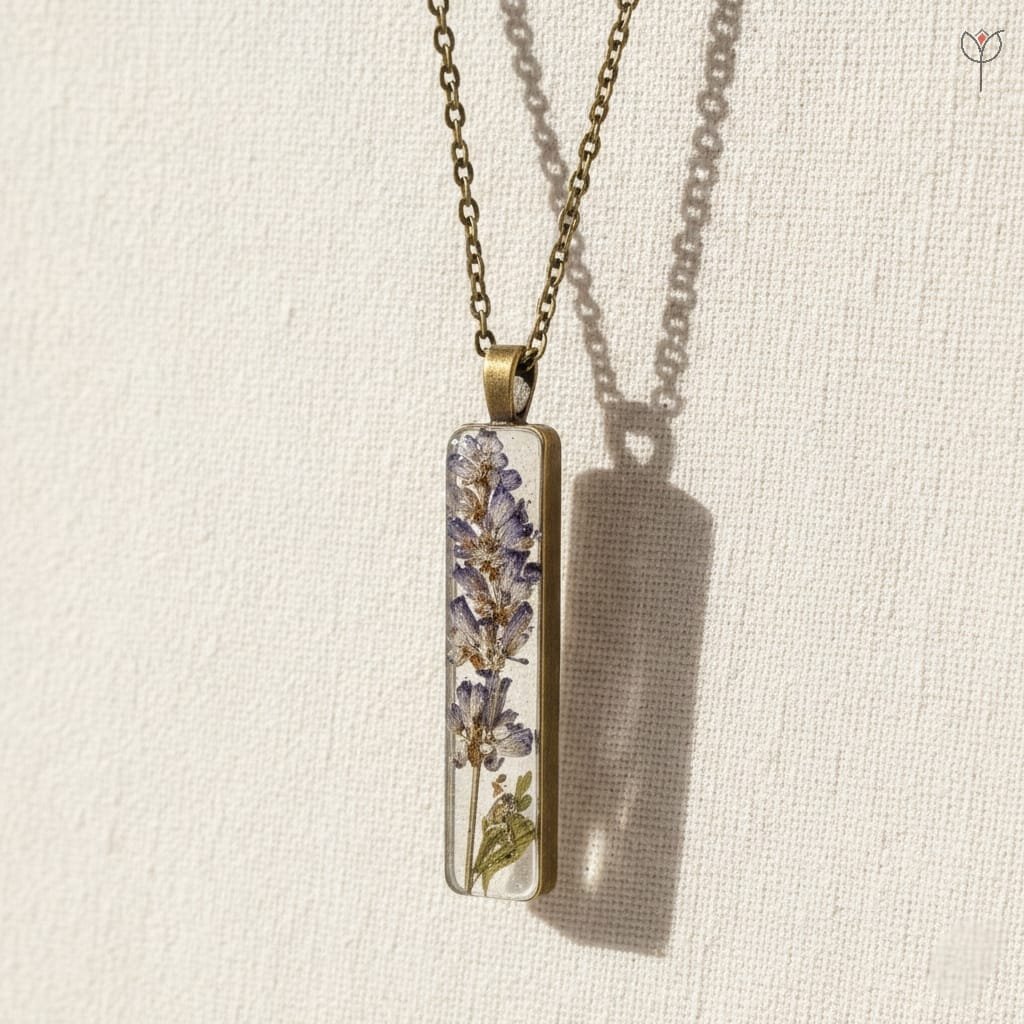 lavenelle-resin-pendant-antique Lavenelle Resin Pendant with preserved lavender