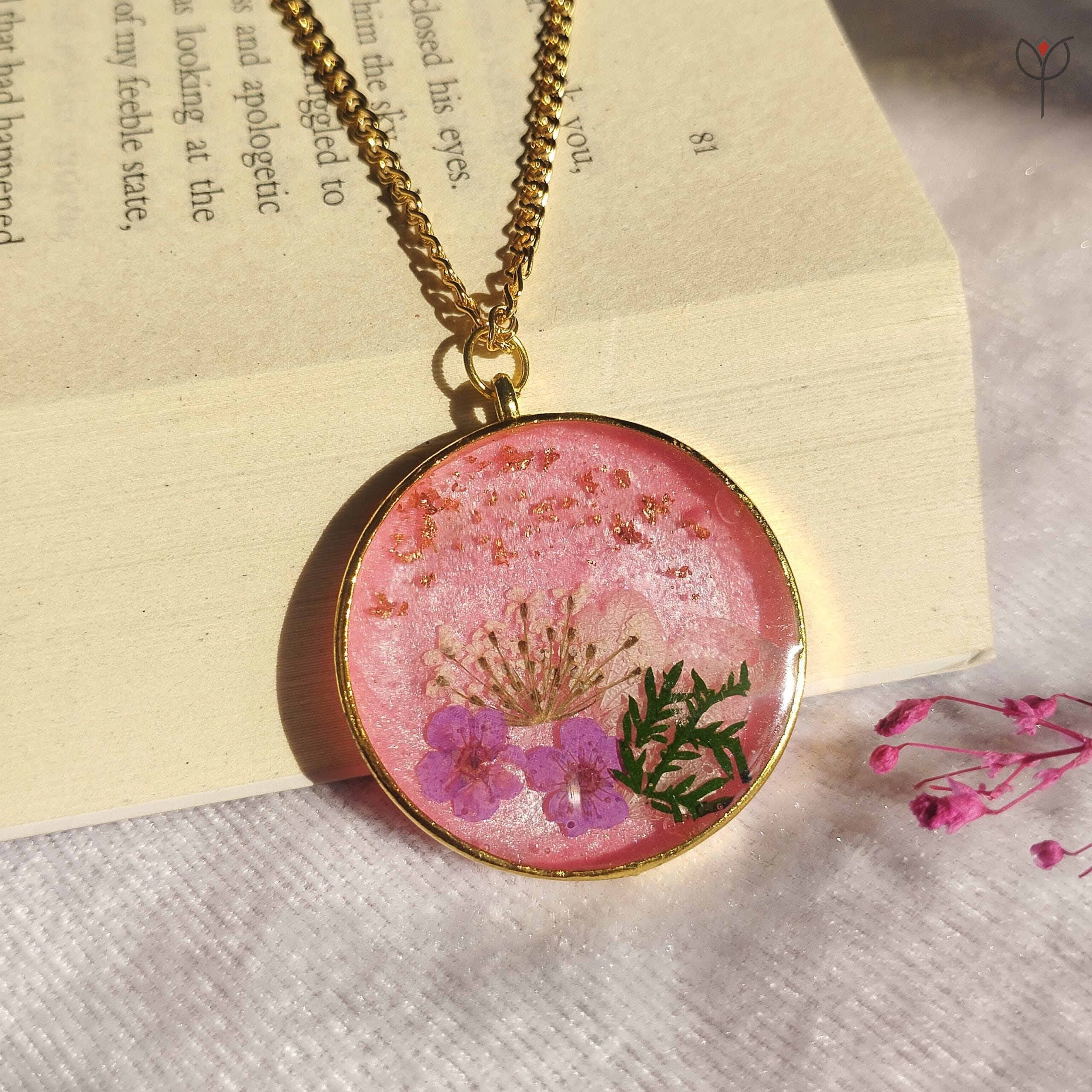 pink-floral-resin-golden-necklace. Handcrafted gold pendant with real flowers
