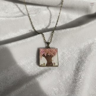 Antique square pendant with preserved flowers