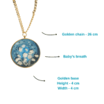Elegant gold pendant with baby’s breath