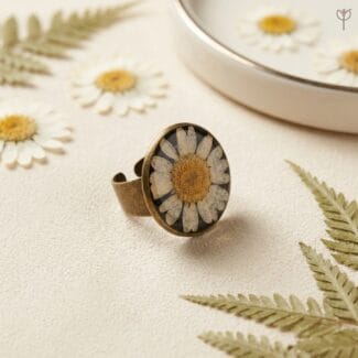 Dark daisy flower ring with vintage base
