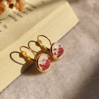 Resin earrings with Queen Anne’s Lace flowers