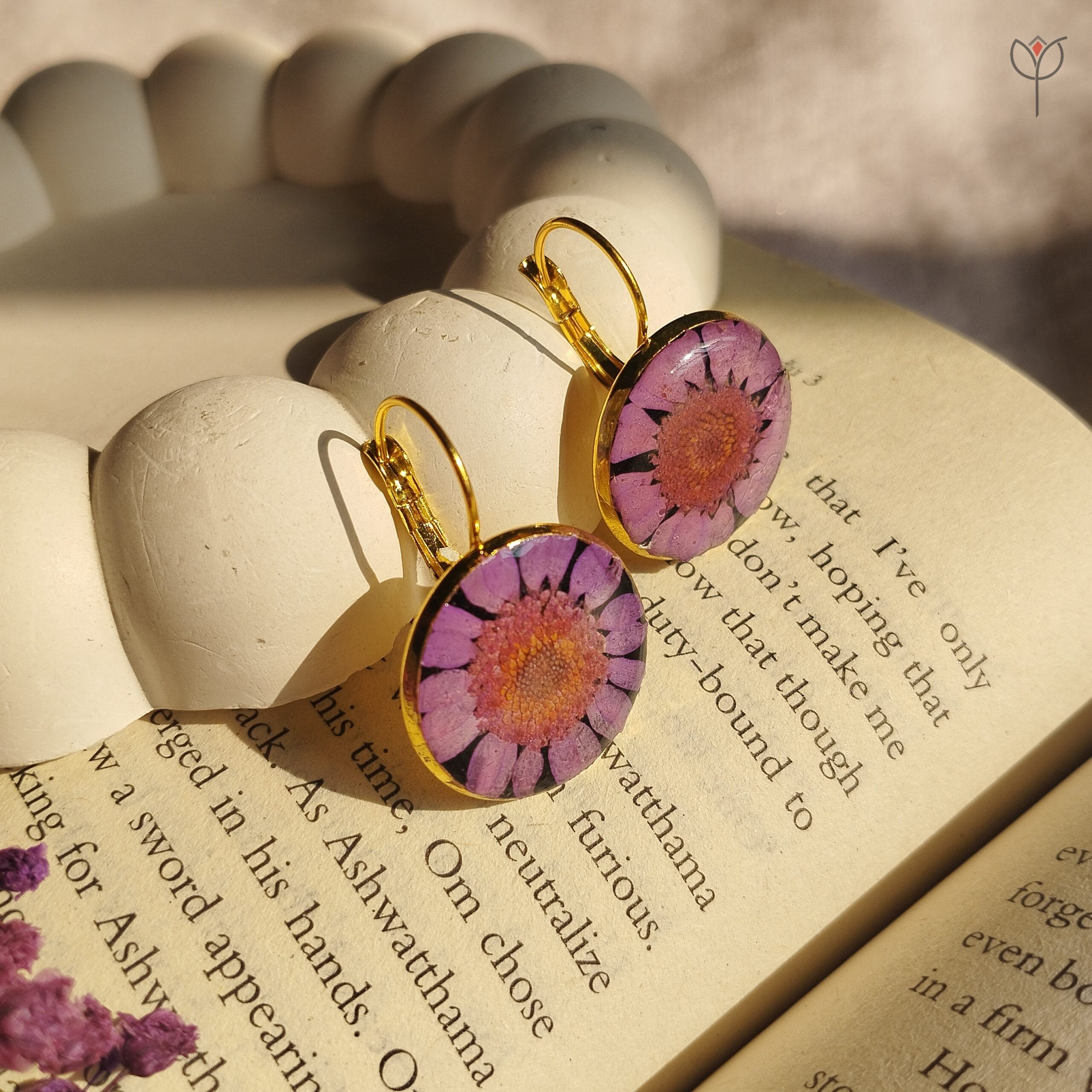 floral-daisy-drop-earrings-gold Handcrafted gold drop earrings