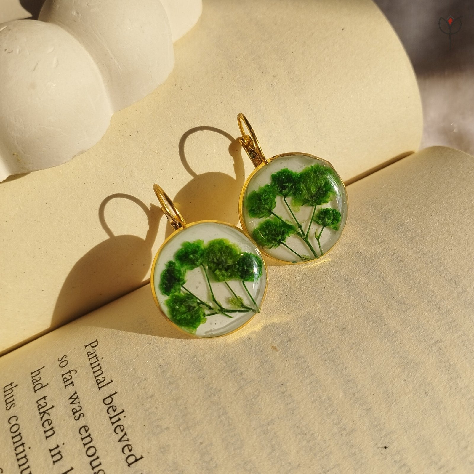 forest-green-resin-earrings-gold Forest Green Resin Earrings with preserved real flowers