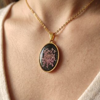 Purple Queen Anne's Lace preserved in a golden oval base