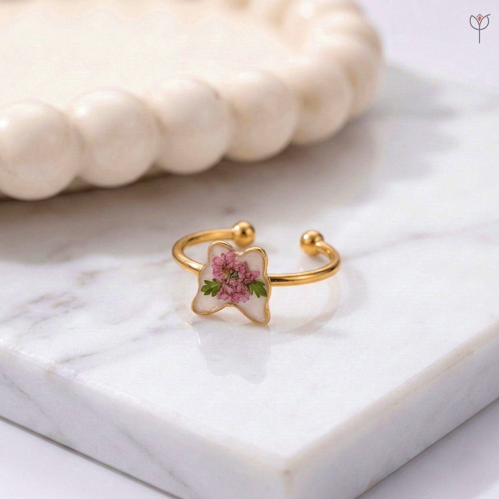 golden-butterfly-botanical-finger-ring A dainty golden butterfly ring with pink floral and green botanical resin