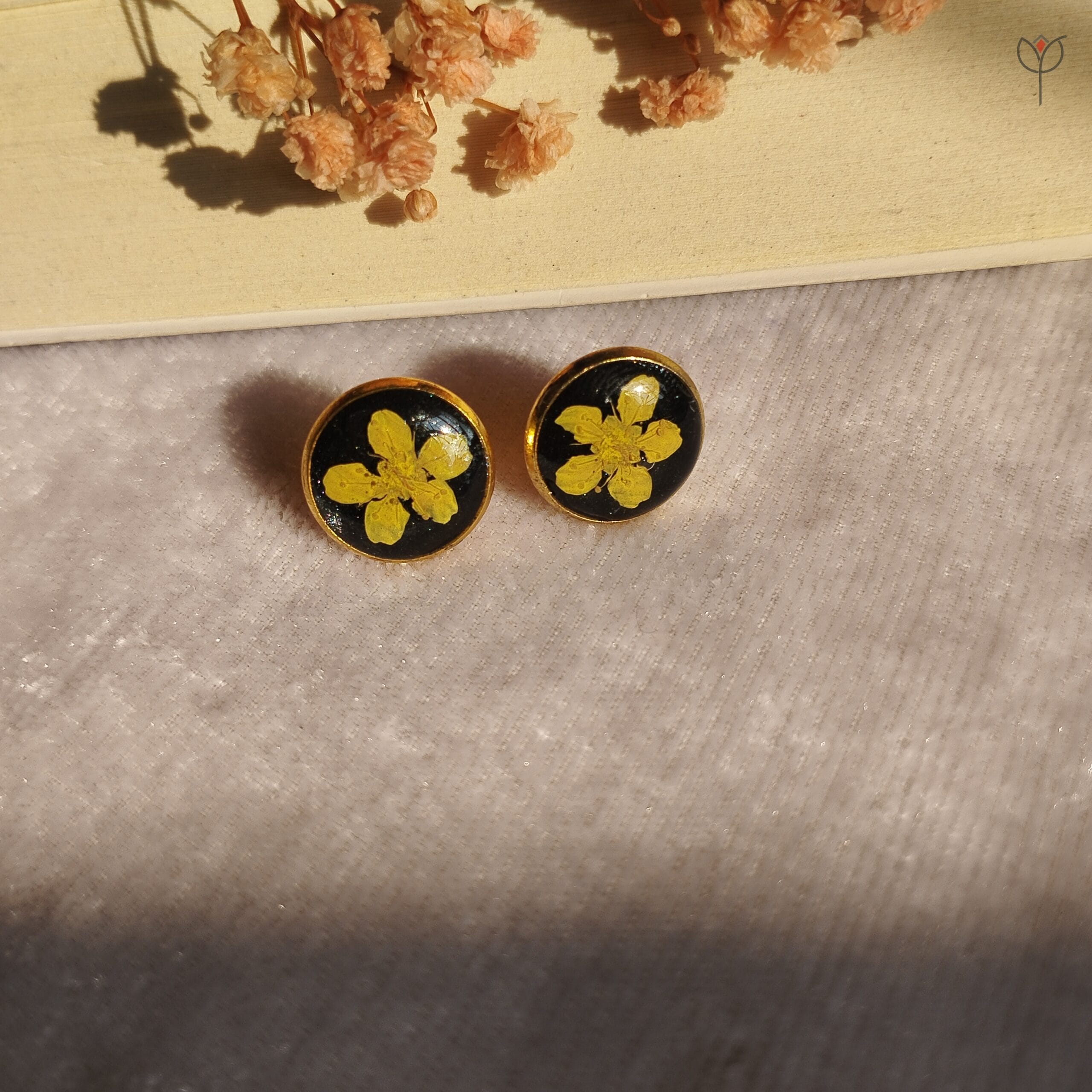 little-plum-earrings-dried-flower-studs Dried flower resin stud earrings