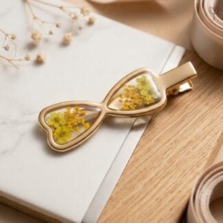 Queen Butterfly hair clip with dried flowers in gold base