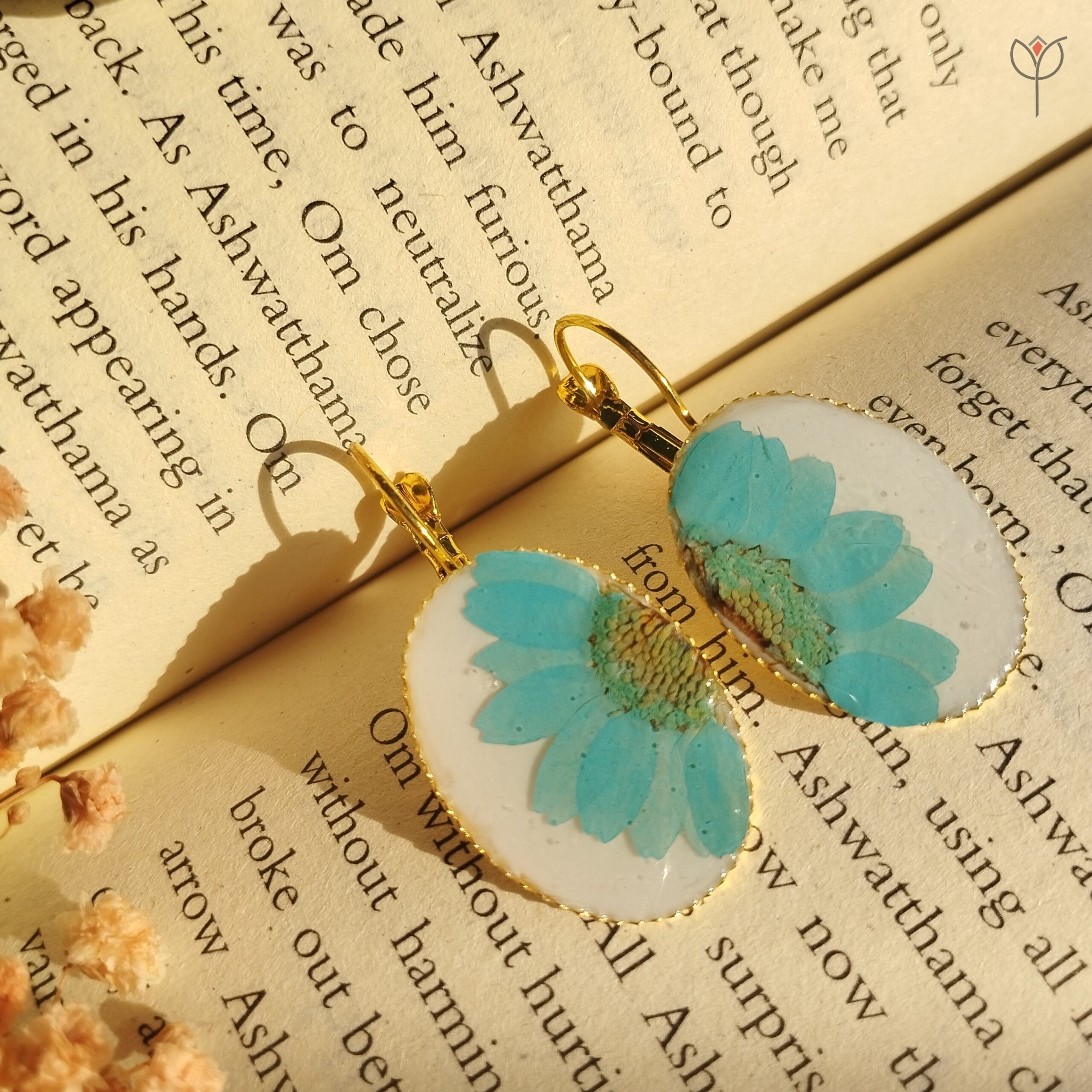 Round gold earrings