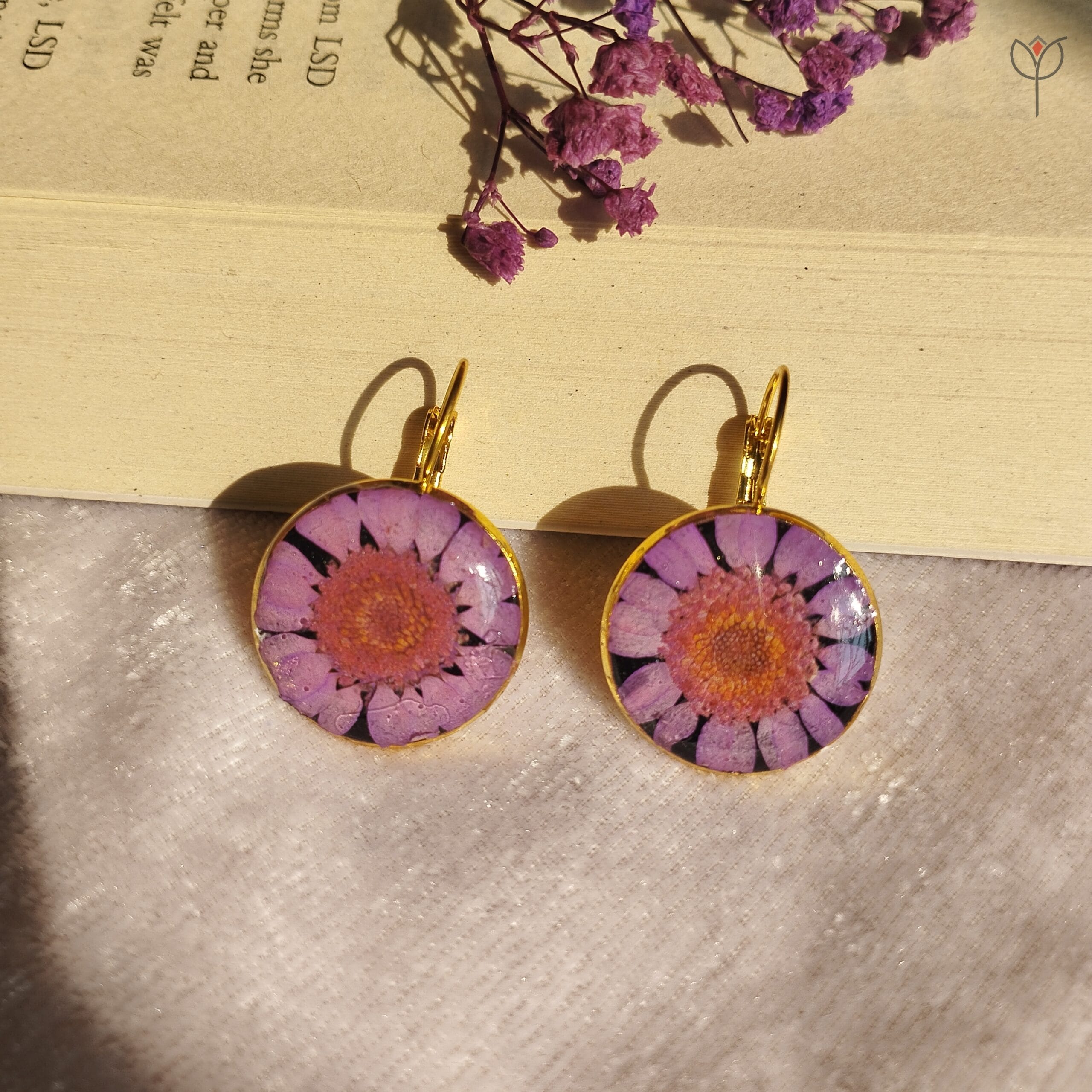 sunburst-daisy-earrings-gold Sunburst Daisy Earrings with real pink daisy