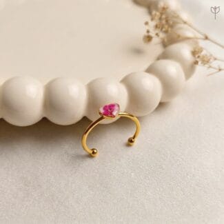 Tiny Love Flower Ring featuring a heart-shaped pink Baby's breath