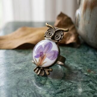 Elara Resin Ring featuring a real purple pansy flower and antique owl motif