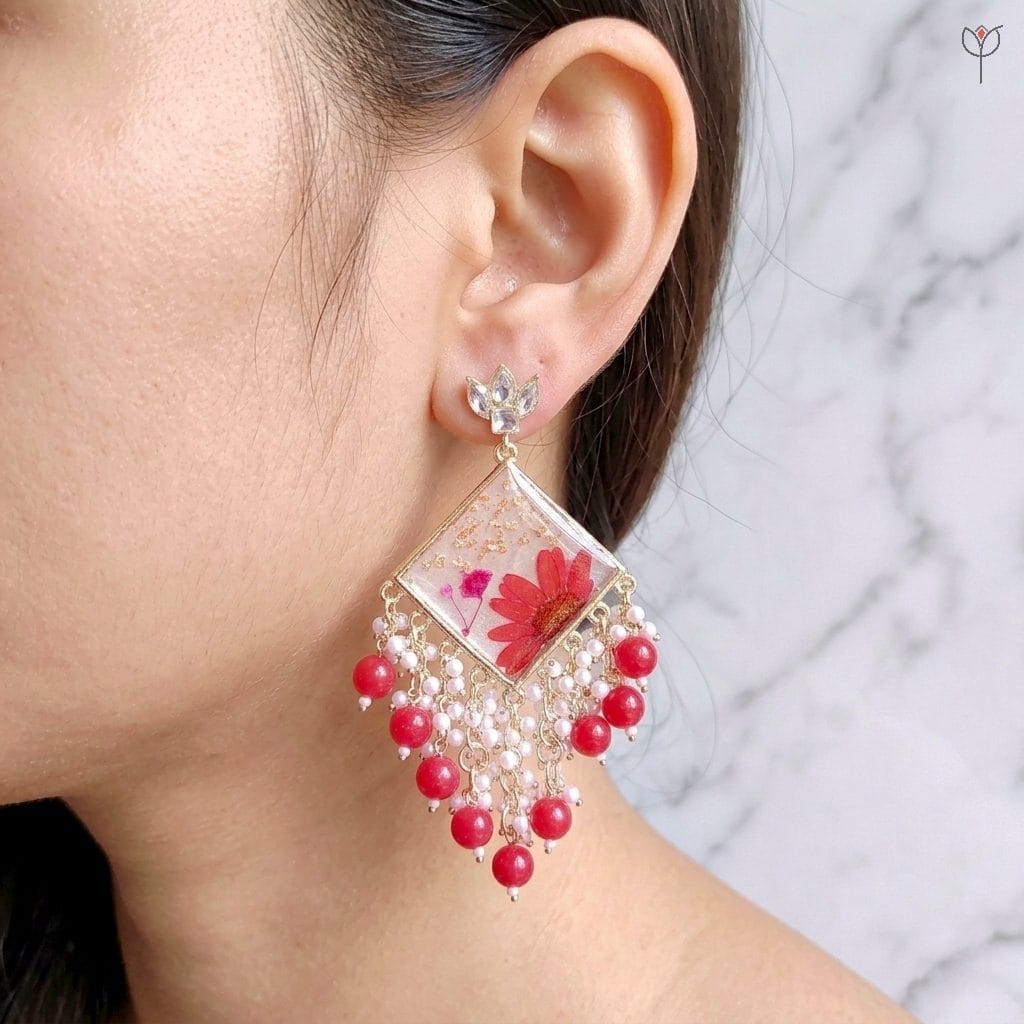 kaira-kundan-jhumka-handmade-floral-wear Kaira Kundan Jhumka worn to showcase the elegant square-drop design
