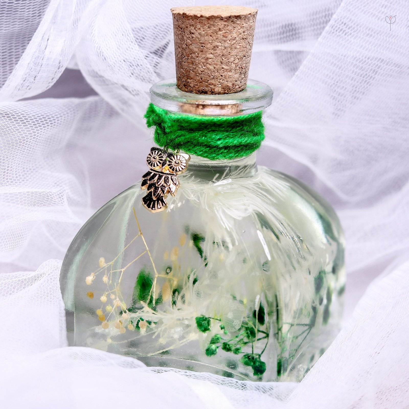 forest-dewdrop-glass-garden-earthy-home-decor-display Forest Dewdrop Glass Garden displayed as earthy green botanical home decor on a wooden log stand