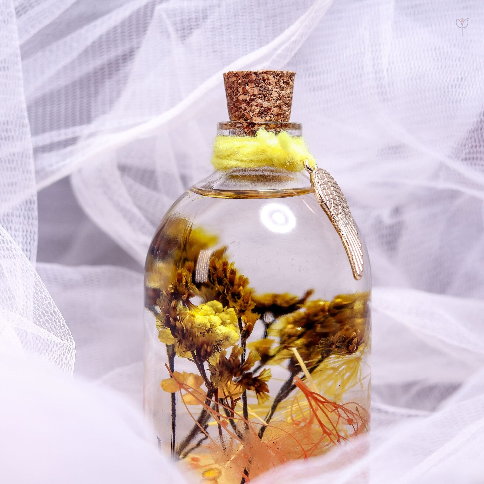 honeyveil-glass-garden-real-flower-closeup-detail Honeyveil Glass Garden close-up of real preserved hydrangea and botanical flowers in clear oil